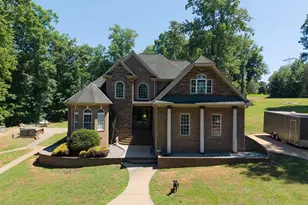 102 Point Bluff Ct, Inman, SC 29349 - Photo 2