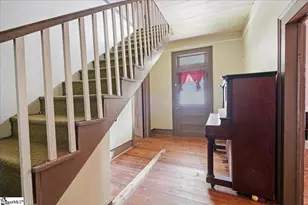 419 Academy St, Laurens, SC 29360 - Photo 6