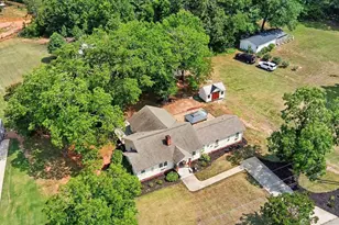 44 Wofford Rd, Taylors, SC 29687 - Photo 2