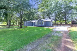 202 Green Meadows Cir, Fountain Inn, SC 29644 - Photo 2