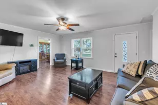 202 Green Meadows Cir, Fountain Inn, SC 29644 - Photo 4