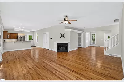 748 N Elm Avenue, Landrum, SC 29356 - Photo 4