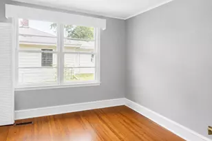 111 Bethune St, Greenwood, SC 29646 - Photo 8