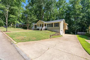 210 Saratoga Dr, Greer, SC 29650 - Photo 2