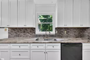 301 Mountain View Ct, Greenville, SC 29611 - Photo 8