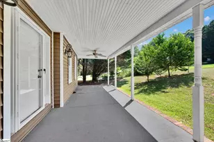 301 Mountain View Ct, Greenville, SC 29611 - Photo 2