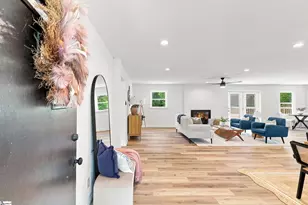 2 Melbourne Ln, Greenville, SC 29615 - Photo 2