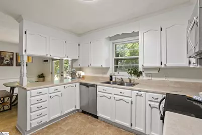 113 Forestdale Drive, Taylors, SC 29687 - Photo 8