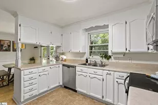113 Forestdale Dr, Taylors, SC 29687 - Photo 8