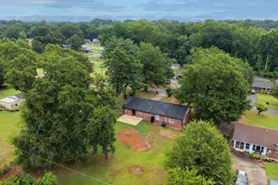 230 Foxhall Rd, Spartanburg, SC 29306 - Photo 2