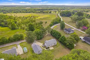 124 E King Rd, Greer, SC 29651 - Photo 32