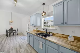 124 E King Rd, Greer, SC 29651 - Photo 10