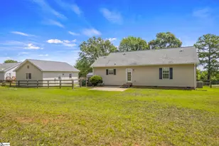 124 E King Rd, Greer, SC 29651 - Photo 6