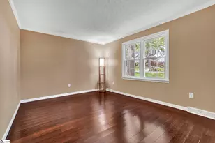 215 E Shefford St, Greer, SC 29650 - Photo 8