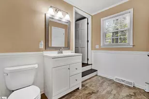 215 E Shefford St, Greer, SC 29650 - Photo 16