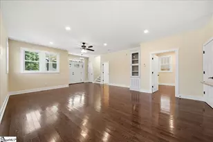 915 Dunbar St, Greenville, SC 29601 - Photo 8