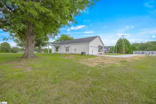 2024 Edwards Lake Rd, Greer, SC 29651 - Photo 32