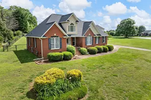 121 Lewis Burnett Dr, Boiling Springs, SC 29316 - Photo 2