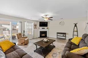 136 Frost Flower Wy, Fountain Inn, SC 29644 - Photo 4
