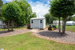 208 Pineview Dr, Pelzer, SC 29669 - Photo 8