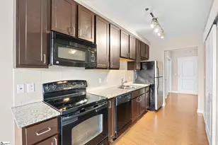 100 E Washington St, Greenville, SC 29601 - Photo 10