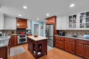 210 Heathwood Dr, Spartanburg, SC 29307 - Photo 8