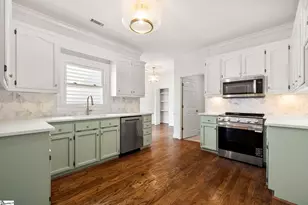 302 Greenview Cir, Greenville, SC 29609 - Photo 2
