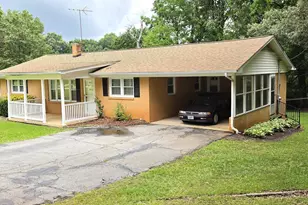 180 Edgewood Dr, Spartanburg, SC 29307 - Photo 2