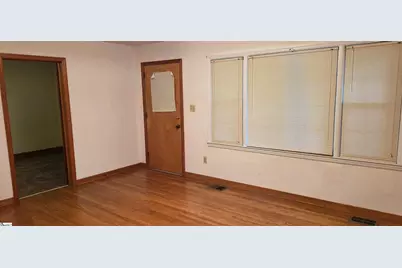 180 Edgewood Drive, Spartanburg, SC 29307 - Photo 4