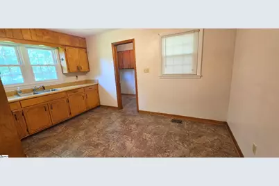180 Edgewood Drive, Spartanburg, SC 29307 - Photo 8