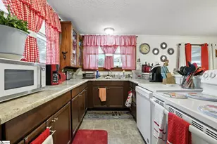 303 Poplar St, Gaffney, SC 29341 - Photo 12