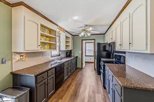 7 Ashley Ln, Taylors, SC 29687 - Photo 10
