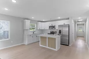 561 Bee St, Spartanburg, SC 29301 - Photo 14