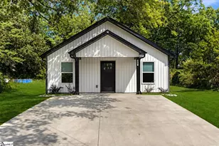 561 Bee St, Spartanburg, SC 29301 - Photo 1