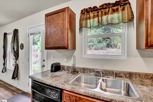 156 Queens Cir, Laurens, SC 29360 - Photo 6