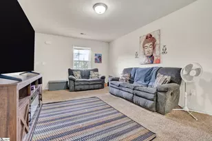 156 Queens Cir, Laurens, SC 29360 - Photo 2
