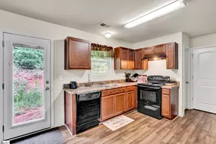 156 Queens Cir, Laurens, SC 29360 - Photo 8