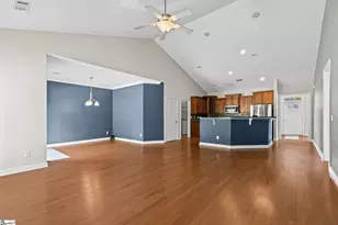 305 Leigh Creek Dr, Simpsonville, SC 29681 - Photo 4