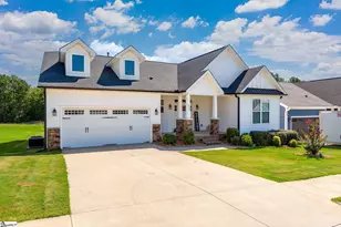 215 Daystrom Dr, Greer, SC 29651 - Photo 2