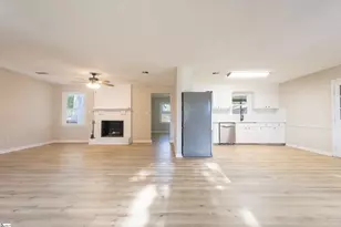 220 River Forest Dr, Boiling Springs, SC 29316 - Photo 4
