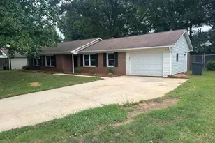 220 River Forest Dr, Boiling Springs, SC 29316 - Photo 4