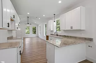 138 Deerfield Dr, Wellford, SC 29385 - Photo 6