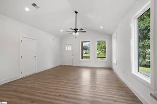 138 Deerfield Dr, Wellford, SC 29385 - Photo 4