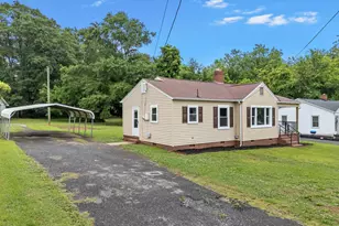 714 Holmes St, Gaffney, SC 29341 - Photo 2