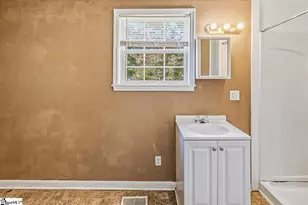 310 Hawkins St, Wellford, SC 29385 - Photo 16
