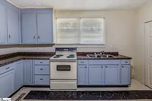 310 Hawkins St, Wellford, SC 29385 - Photo 10