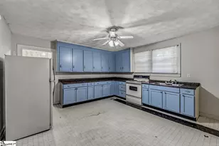310 Hawkins St, Wellford, SC 29385 - Photo 8