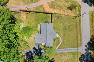 5 Courtney Cir, Greenville, SC 29617 - Photo 2