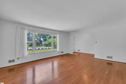 402 Springwood Drive, Spartanburg, SC 29302 - Photo 2