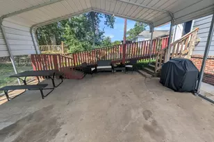 702 E Lee Rd, Taylors, SC 29687 - Photo 2
